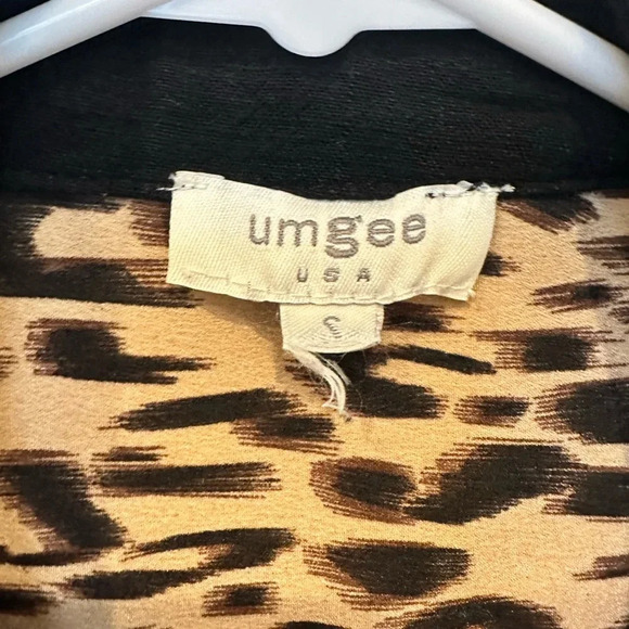 Umgee Tunic Black and‎ Leopard, rough hem, mixed print small - Picture 5 of 9